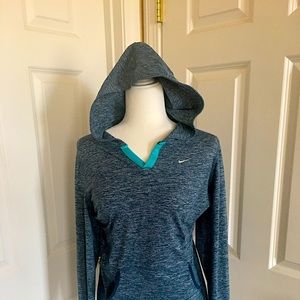 NIKE — DRI-FIT light pullover with hood, size M